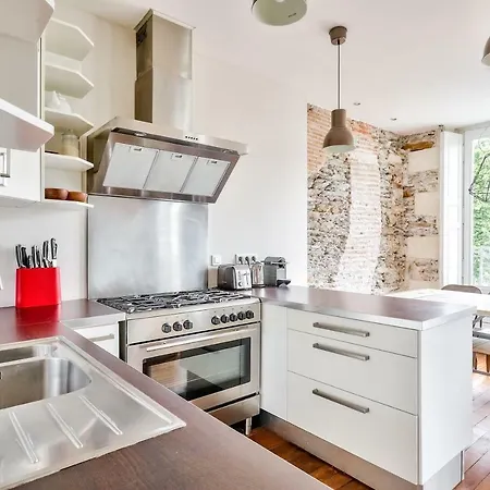 Spacious For 4 People *nantes* נאנט