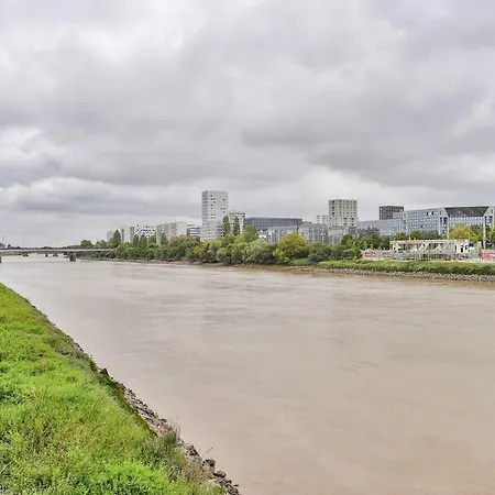 דירה Spacious For 4 People *nantes*